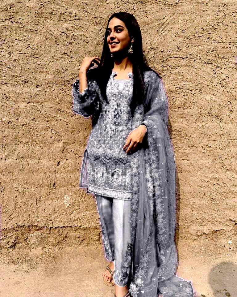 ZAINAB CHOTANI RED SUIT 1215